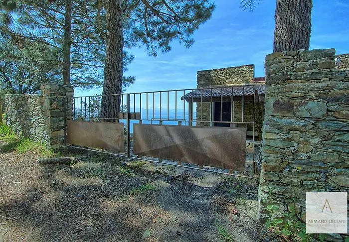 Hotel L'auberge Du Qui Peche 3*